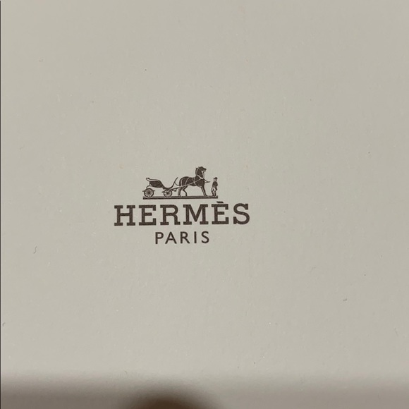 New Hermès white envelope size: 5” x 6” - Picture 2 of 5